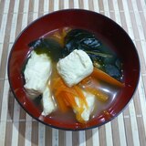 豆腐と人参とわかめの和風コンソメスープ